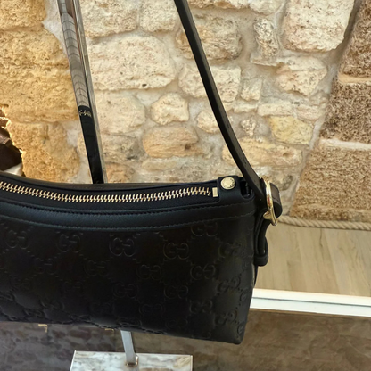 MITTELGROSSE GG EMBLEM SCHULTERTASCHE GUCCI