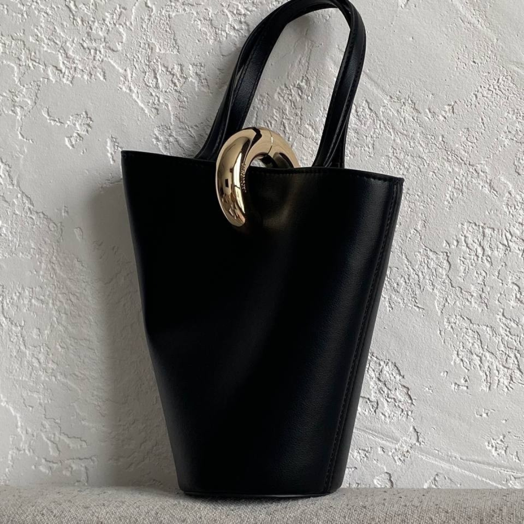 JACQUEMUS LE PETIT BAMBOLA LEDER TOTE