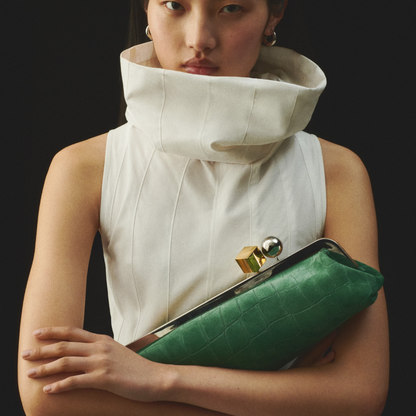 JACQUEMUS LE SALON CLUTCH AUS WILDLEDER MIT KROKO-EFFEKT