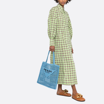 PRADA SHOPPER-TASCHE AUS RAPHIA MIT GEWEBTEM LOGO – BLAU