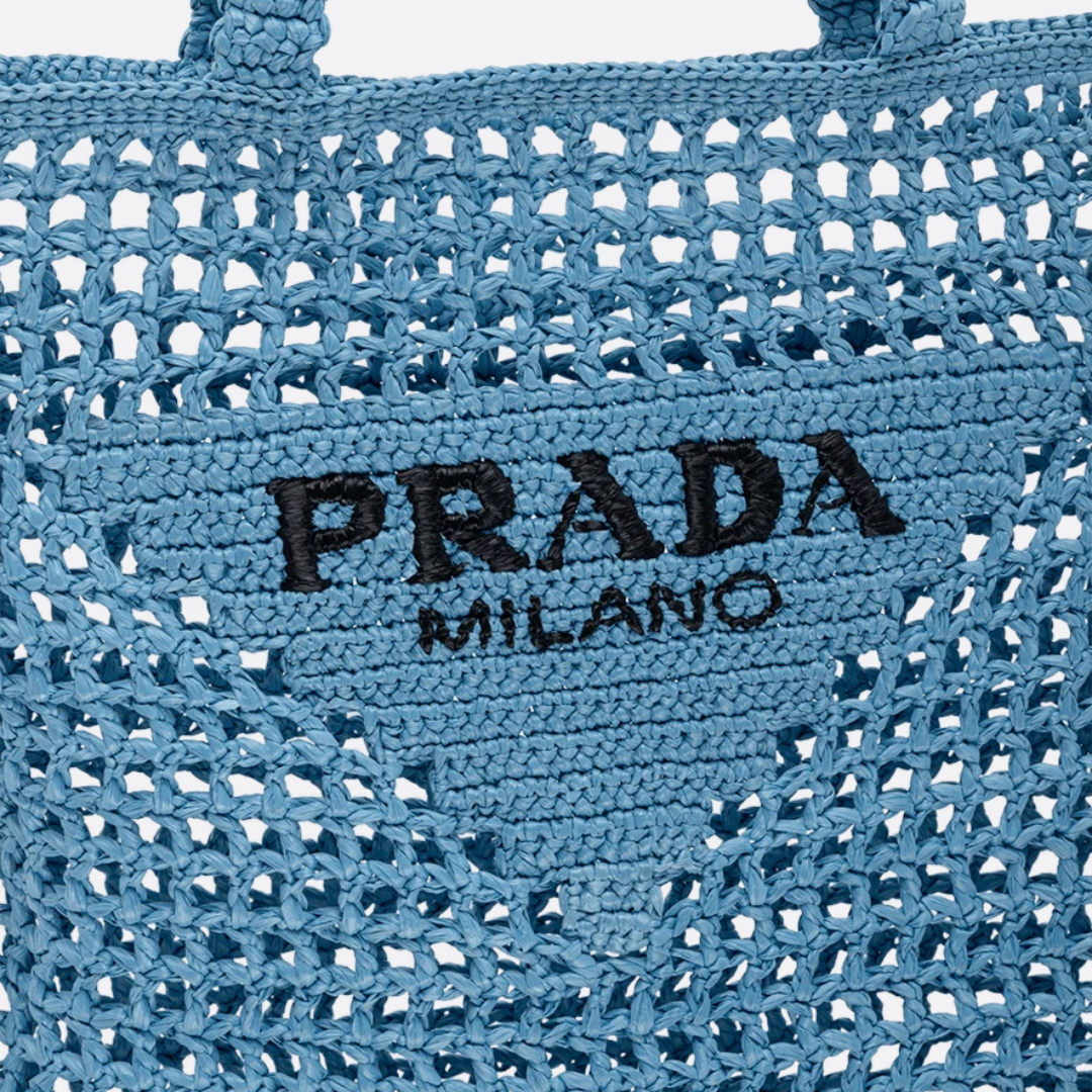 PRADA SHOPPER-TASCHE AUS RAPHIA MIT GEWEBTEM LOGO – BLAU