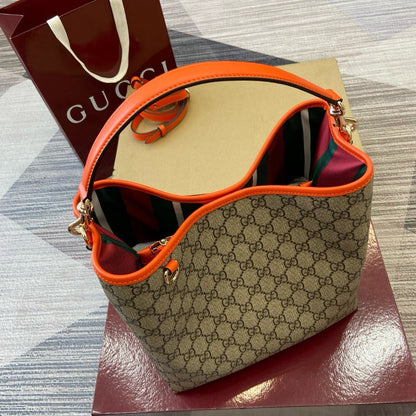 MITTELGROSSE GG-EMBLEM-BEUTELTASCHE GUCCI